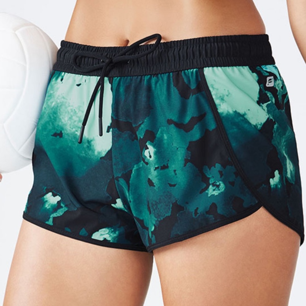 Fabletics Women’s Carrie Short in Nocturnal Floral Print/Black, Size Sma…
